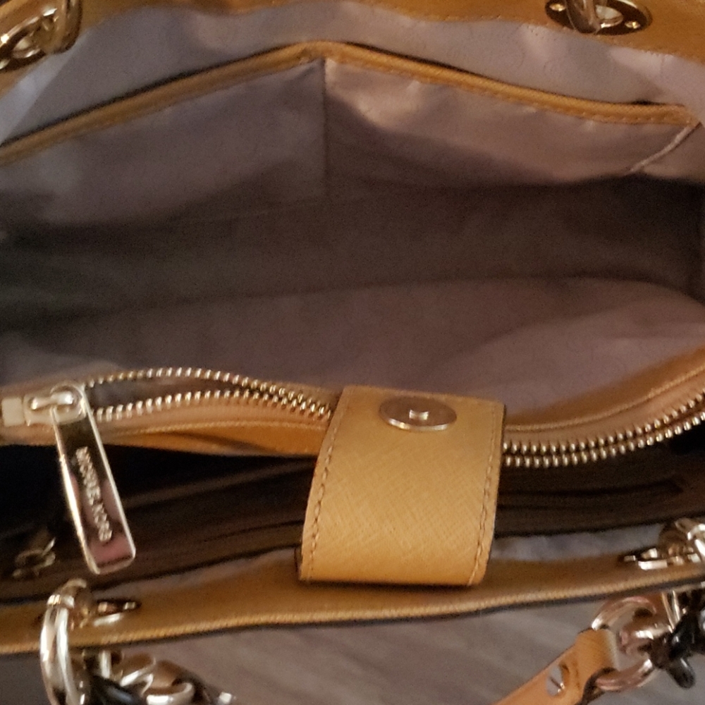 Purse - Picture 4 of 4